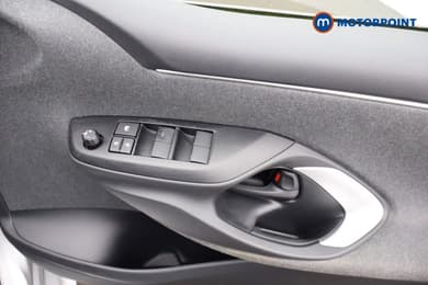 Toyota Yaris Design Automatic Petrol-Electric Hybrid Hatchback - Stock Number (1672084) - 15th supplementary image
