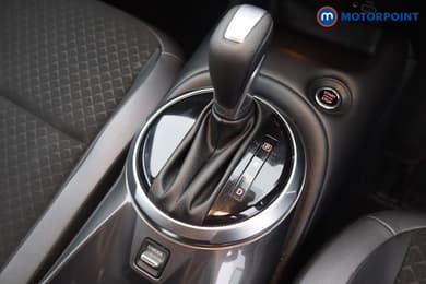 Nissan Juke N-Connecta Automatic Petrol SUV - Stock Number (1669781) - 4th supplementary image