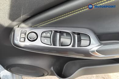 Nissan Juke Kiiro Manual Petrol SUV - Stock Number (1670107) - 4th supplementary image
