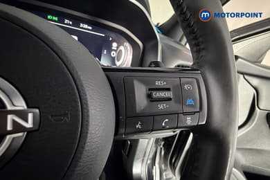 Nissan Qashqai Tekna Automatic Petrol SUV - Stock Number (1673879) - 4th supplementary image