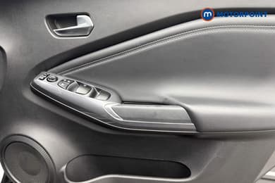 Nissan Juke N-Connecta Manual Petrol SUV - Stock Number (1655783) - 18th supplementary image