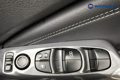 Nissan Juke N-Connecta Manual Petrol SUV - Stock Number (1655783) - 19th supplementary image