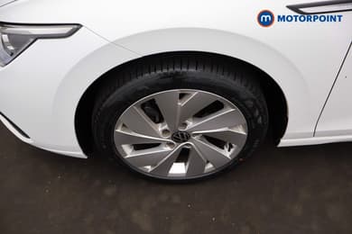 Volkswagen Golf Style Manual Petrol Hatchback - Stock Number (1667862) - 1st supplementary image