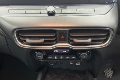 Nissan Juke N-Connecta Manual Petrol SUV - Stock Number (1671606) - 17th supplementary image