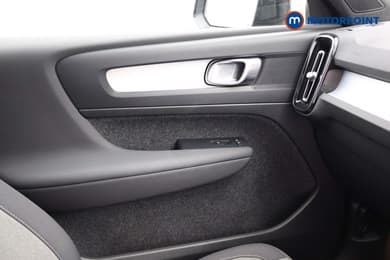 Volvo Xc40 Core Automatic Petrol SUV - Stock Number (1671209) - 16th supplementary image