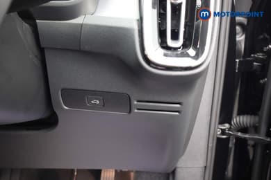 Volvo Xc40 Core Automatic Petrol SUV - Stock Number (1671209) - 18th supplementary image