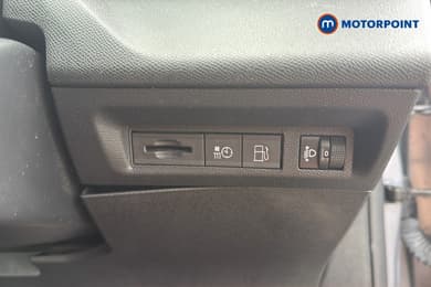 Peugeot 308 Allure Automatic Petrol Plug-In Hybrid Hatchback - Stock Number (1673928) - 17th supplementary image