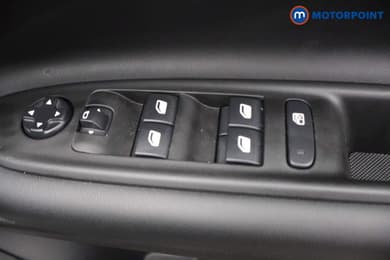 Jeep Avenger Altitude Manual Petrol SUV - Stock Number (1672037) - 9th supplementary image