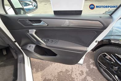 Volkswagen Tiguan Allspace Life Automatic Petrol SUV - Stock Number (1675994) - 3rd supplementary image