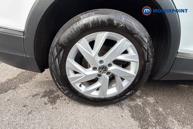Volkswagen Tiguan Allspace Life Automatic Petrol SUV - Stock Number (1675994) - 1st supplementary image