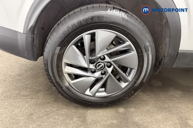 Nissan Qashqai Acenta Premium Manual Petrol SUV - Stock Number (1667424) - 22nd supplementary image
