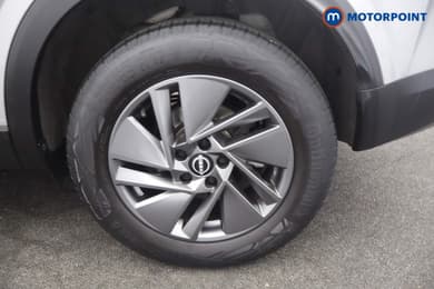 Nissan Qashqai Acenta Premium Manual Petrol SUV - Stock Number (1677975) - 18th supplementary image