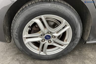 Ford Focus Zetec Manual Petrol Hatchback - Stock Number (1677120) - 34th supplementary image
