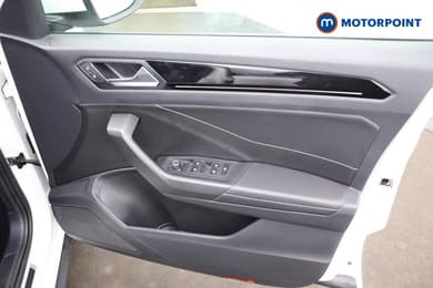 Volkswagen T-Roc R-Line Automatic Petrol SUV - Stock Number (1676595) - 19th supplementary image