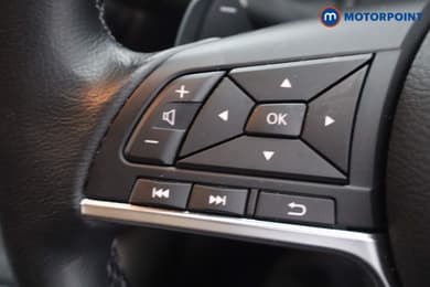 Nissan Juke N-Connecta Automatic Petrol SUV - Stock Number (1679813) - 4th supplementary image