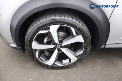 Nissan Juke Tekna Automatic Petrol SUV - Stock Number (1682935) - 1st supplementary image