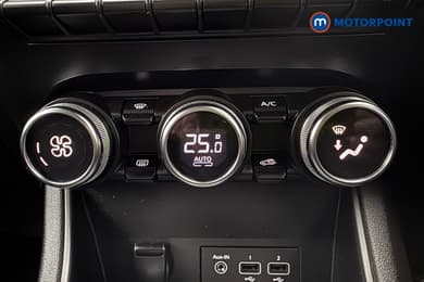 Renault Captur Iconic Manual Petrol SUV - Stock Number (1678396) - 16th supplementary image