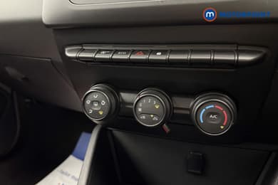 Dacia Duster Essential Manual Petrol SUV - Stock Number (1665802) - 12th supplementary image