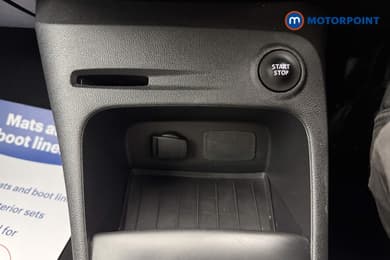 Renault Captur Iconic Automatic Diesel SUV - Stock Number (1667984) - 13th supplementary image