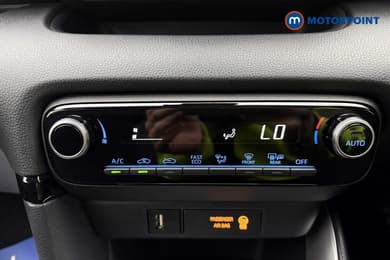 Toyota Yaris Design Automatic Petrol-Electric Hybrid Hatchback - Stock Number (1674481) - 9th supplementary image
