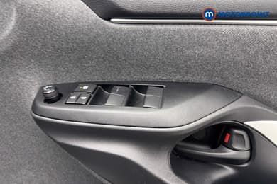 Toyota Yaris Design Automatic Petrol-Electric Hybrid Hatchback - Stock Number (1674481) - 19th supplementary image