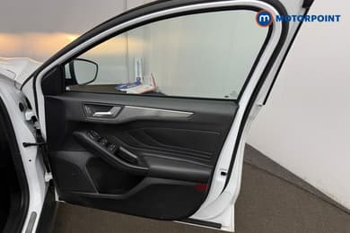 Ford Focus Titanium Manual Petrol Hatchback - Stock Number (1678494) - 19th supplementary image