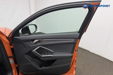 Audi Q3 Black Edition Manual Petrol SUV - Stock Number (1688066) - 33rd supplementary image