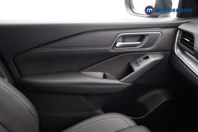 Nissan Qashqai Tekna Manual Petrol SUV - Stock Number (1684840) - 16th supplementary image