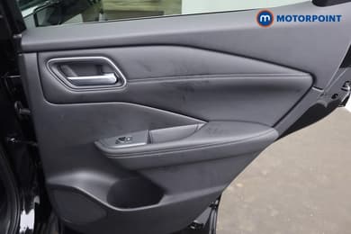 Nissan Qashqai Tekna Manual Petrol SUV - Stock Number (1684840) - 23rd supplementary image