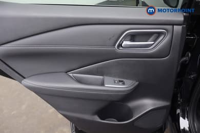 Nissan Qashqai Tekna Manual Petrol SUV - Stock Number (1684840) - 27th supplementary image