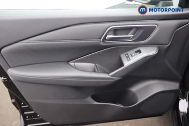 Nissan Qashqai Tekna Manual Petrol SUV - Stock Number (1684840) - 30th supplementary image