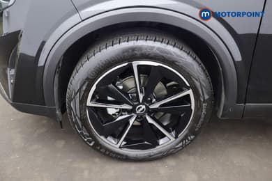 Nissan Qashqai Tekna Manual Petrol SUV - Stock Number (1684840) - 1st supplementary image