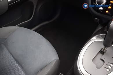 Nissan Juke N-Connecta Automatic Petrol SUV - Stock Number (1651107) - 17th supplementary image