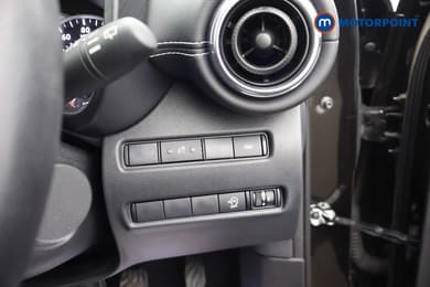 Nissan Juke N-Connecta Manual Petrol SUV - Stock Number (1685650) - 7th supplementary image