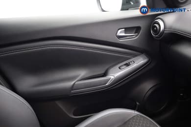 Nissan Juke N-Connecta Manual Petrol SUV - Stock Number (1685650) - 13th supplementary image
