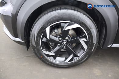 Nissan Juke N-Connecta Manual Petrol SUV - Stock Number (1685650) - 33rd supplementary image