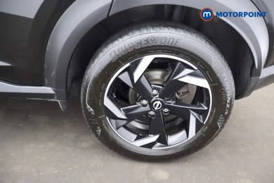 Nissan Juke N-Connecta Manual Petrol SUV - Stock Number (1685650) - 34th supplementary image