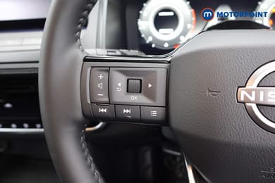 Nissan Qashqai N-Connecta Manual Petrol SUV - Stock Number (1683539) - 2nd supplementary image
