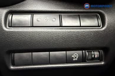 Nissan Juke N-Connecta Manual Petrol SUV - Stock Number (1686592) - 17th supplementary image