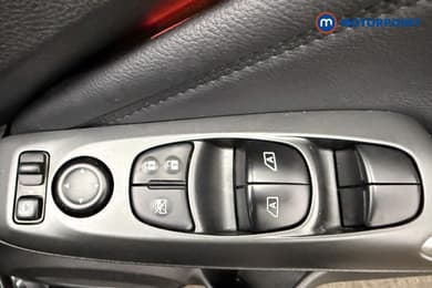 Nissan Juke N-Connecta Manual Petrol SUV - Stock Number (1686592) - 19th supplementary image