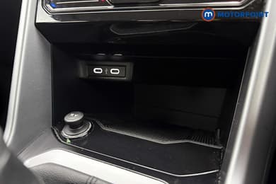 Volkswagen T-Roc Life Manual Petrol SUV - Stock Number (1692791) - 16th supplementary image