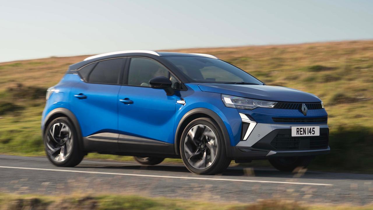 Facelifted Renault Captur driving