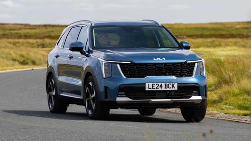 2024 Kia Sorento front three quarters driving