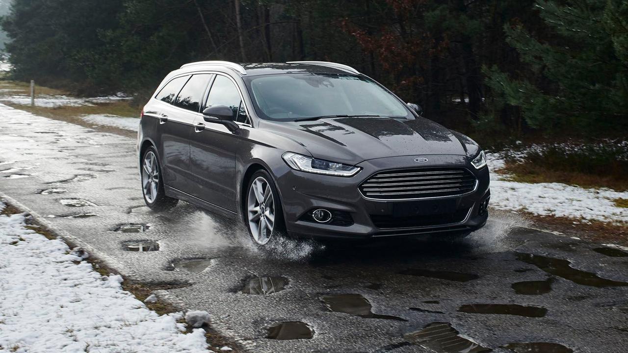 Ford Mondeo Estate over potholes