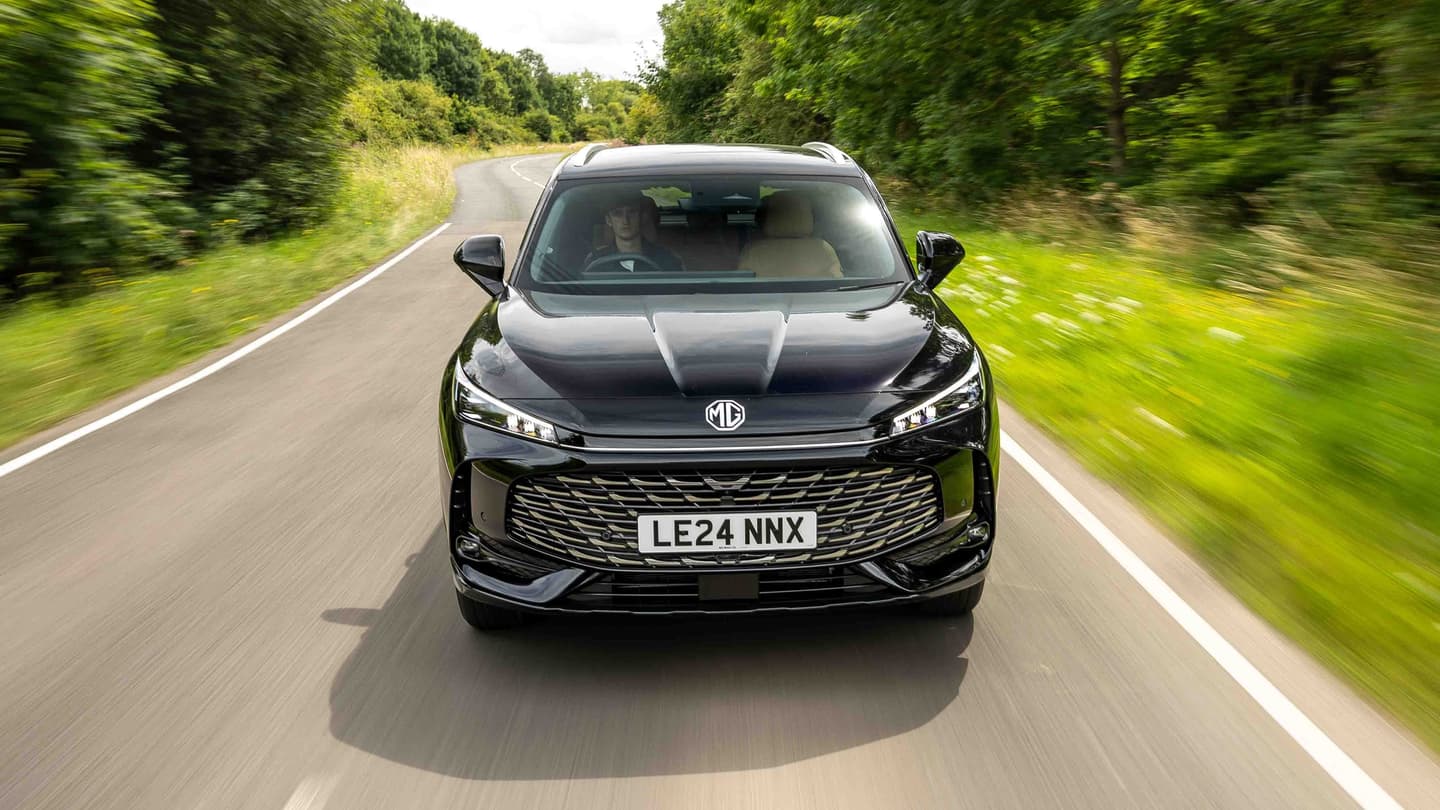 MG HS review driving