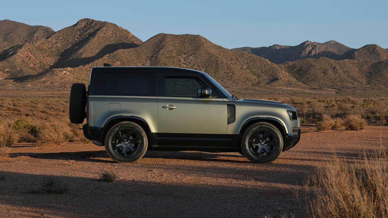 Land Rover Defender 90, side shot