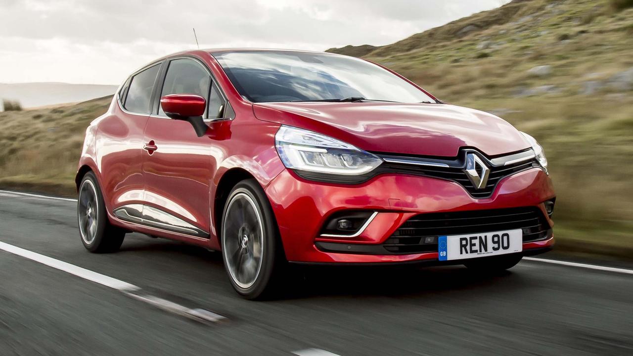 Renault Clio Mk4 driving