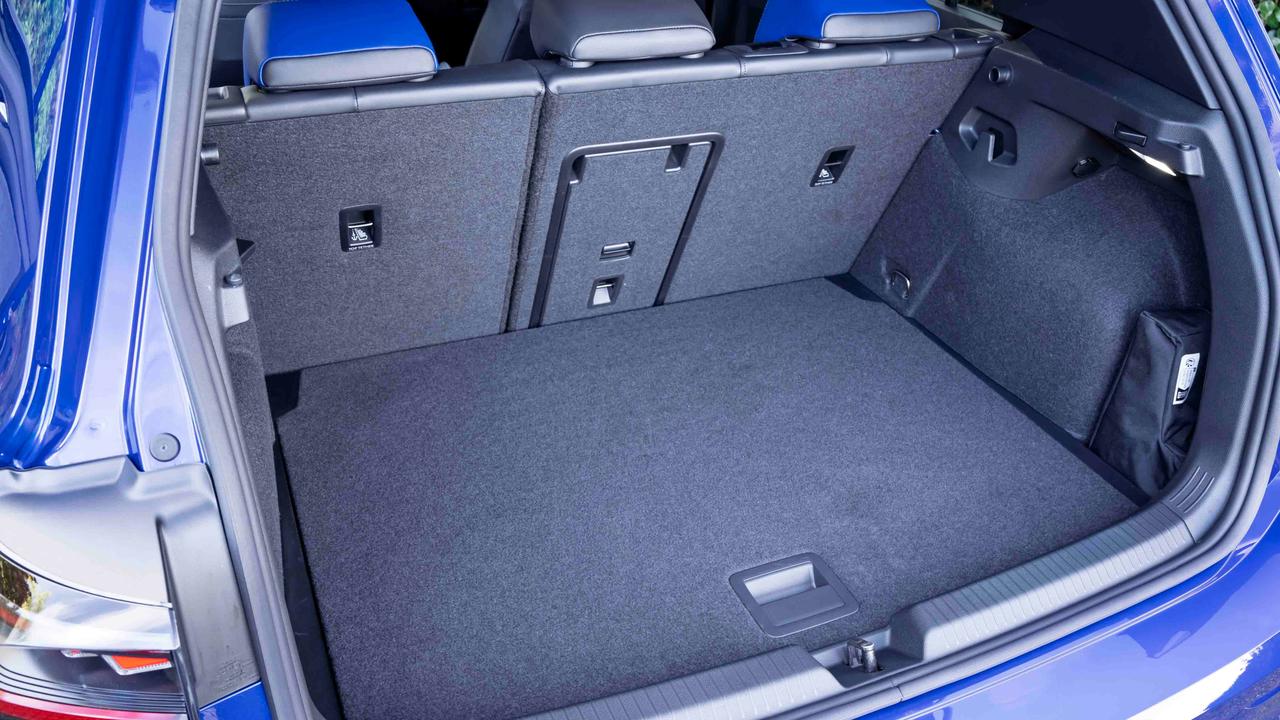 VW Golf R boot