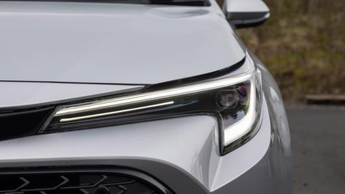 Toyota Corolla Touring Sports headlight