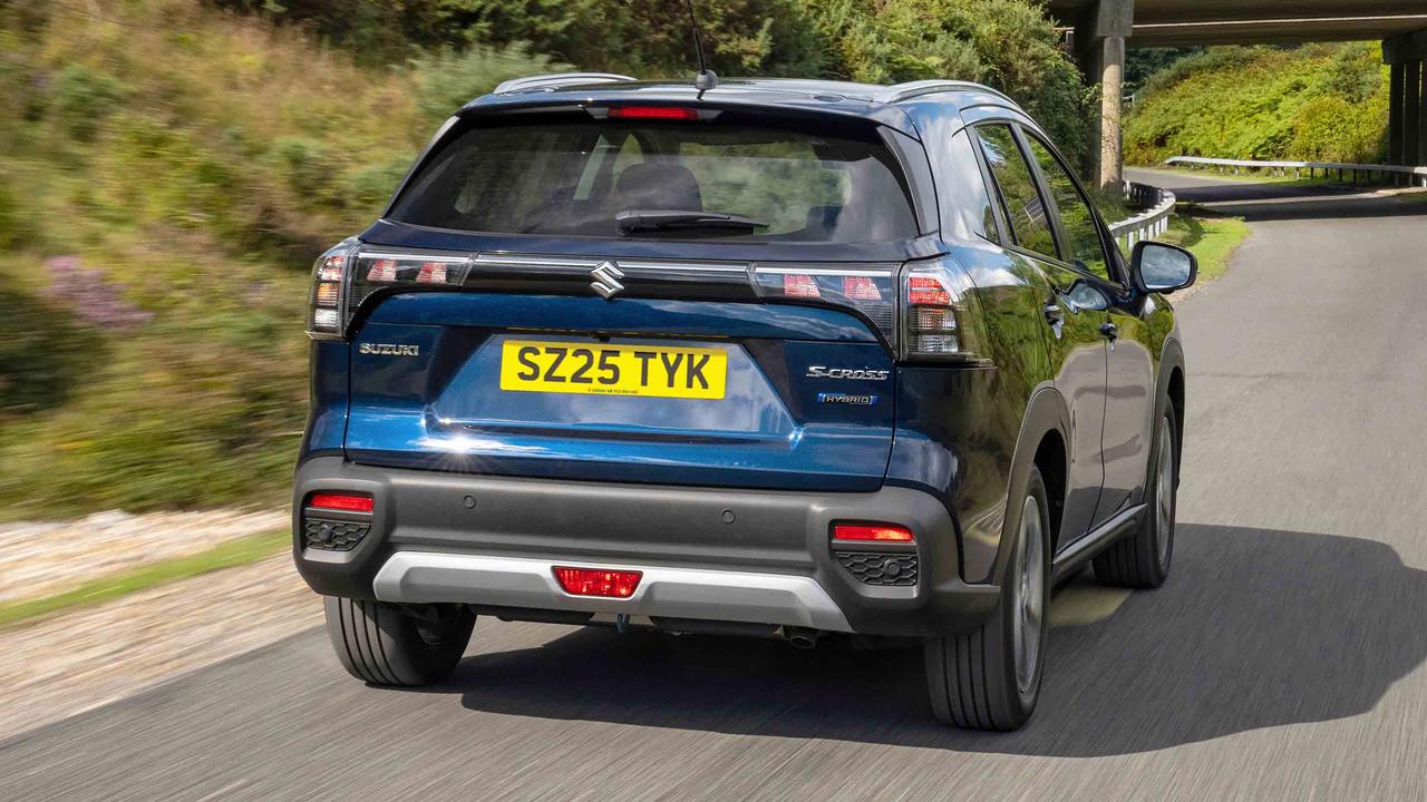 Suzuki S-Cross rear driving